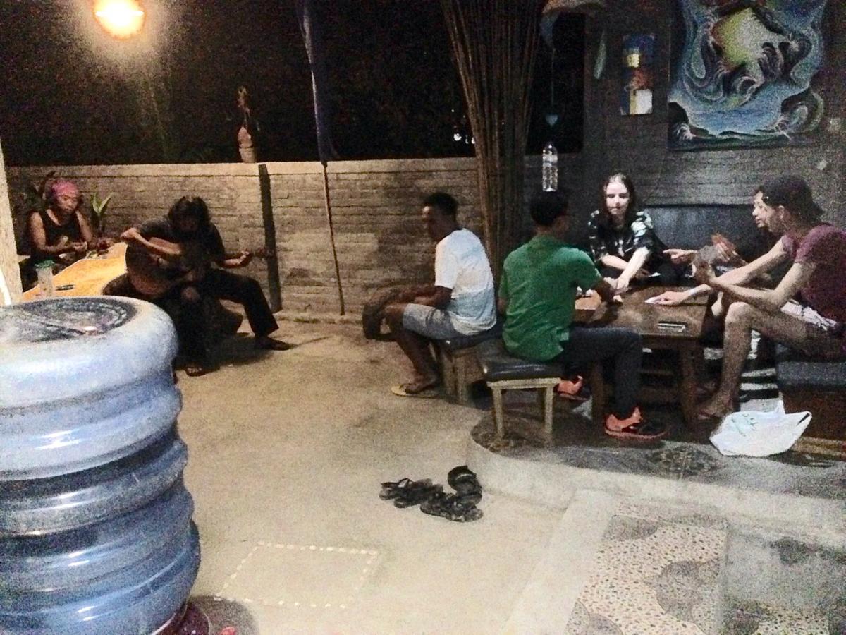 Apollo Hostel Lovina  Ngoại thất bức ảnh